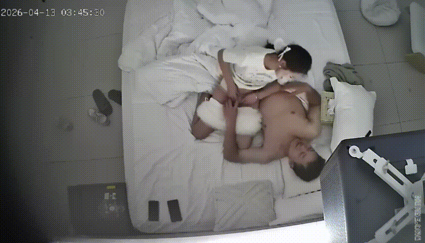 上帝视角4-13：纹身社会猛男狂操逗比小女友！她边被干边刷手机，内射后俩人烟一根回味！ - 老宋论坛-老宋论坛