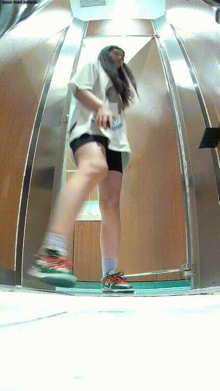 美女如云商场女厕脸逼同步全景偷拍多位漂亮小姐姐方便 配图4