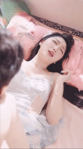 【AI脱衣】魔改短剧《破咒师》第14集 我借着瞧病的由头 好好玩弄了楚雪一番！ 配图2