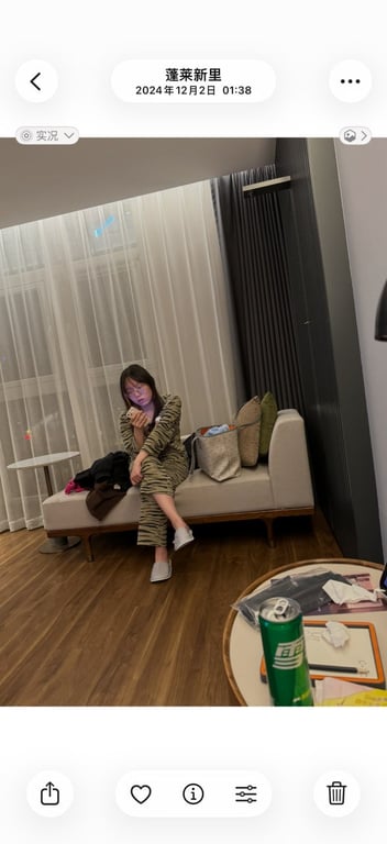 【原档泄密】一对微胖小情侣在酒店开房啪啪，没找到这么极品的妹子被一个猥琐的眼镜男 配图3