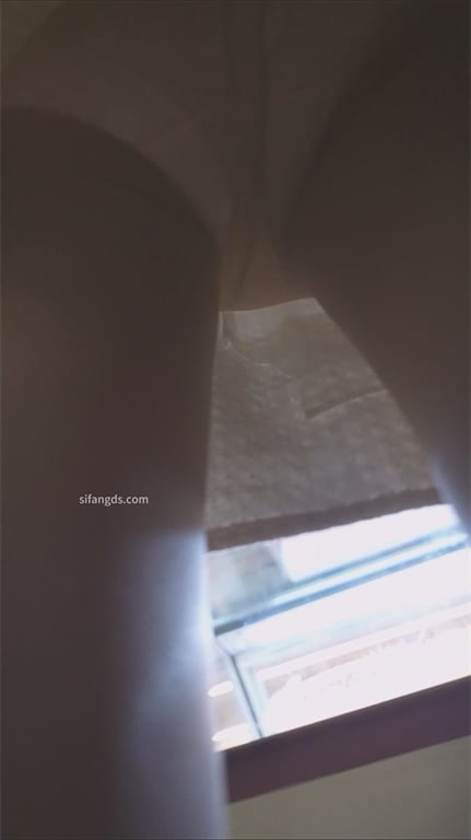 爆推【步行街极致福利】肉丝紧逼短裙直接YYDS，女仆黑丝屁穴又骚又诱，白裙大长腿 配图18