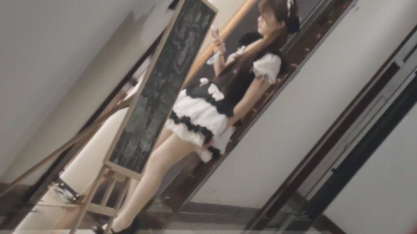 Cosplay系列之尾随女厕偷拍极品高颜值大长腿白丝女仆装小姐姐高清无水水印原档 配图3