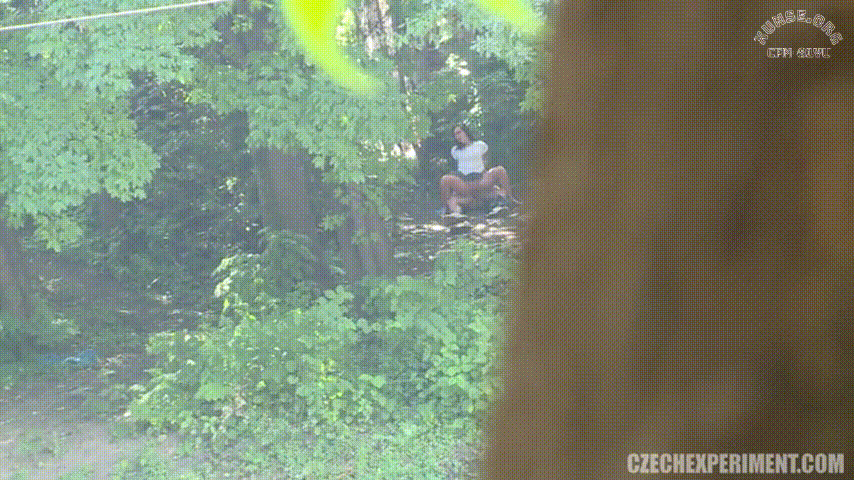 捷克街头禁忌性实验：美女志愿者随机街头勾引陌生男人激情开干，隐藏摄影师全程偷拍记 配图6