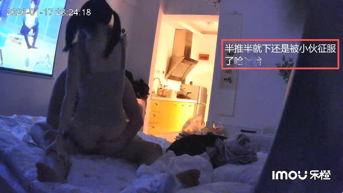 1-24流出乐橙酒店近视角偷拍连续几天入住大学生情侣爆炸头小哥有空就干无情打桩机 配图13