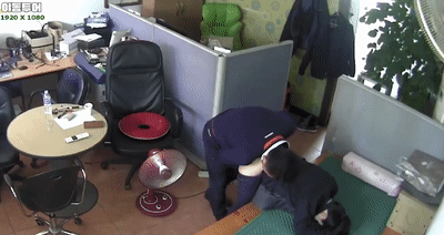 韩国绝色少妇店内大胆勾引店长！忍不住当场脱裤狂干到高潮！-老宋论坛