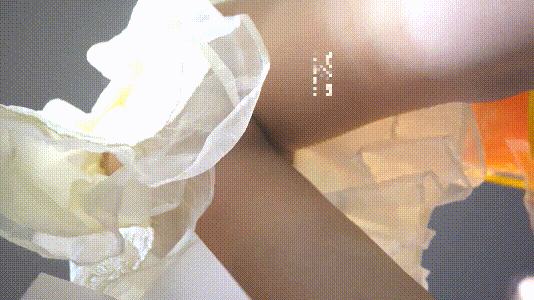 街头偷窥无内吊带裙极品美女跟踪抄底嫩穴微毛清晰可见！ 配图4