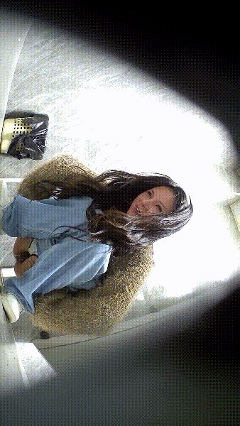 酒吧女厕全景偷拍多位美女各种极品小黑鲍 配图32