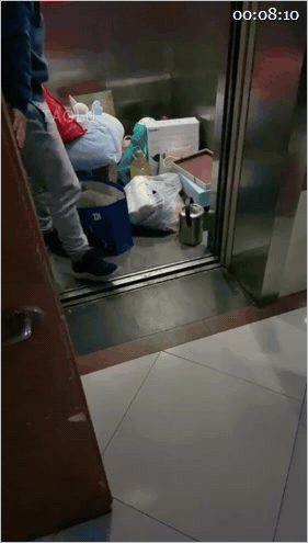 ㊙️【SM调教】【罗宾女王】两苦力狗比来给我搬家/带素人同事凶残奴骑马奴直到体力严重透支到绝望2V-老宋论坛