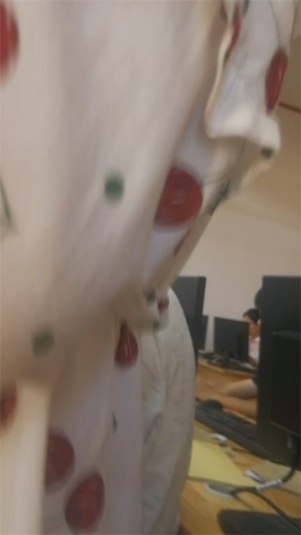 爆火推荐大学生硬核抄底大师：图书馆偷袭学妹，饱满蜜穴紧致翘臀，沉浸式裙底探秘13 配图7