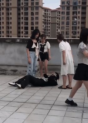 吃瓜福建泉州反差婊叶欣怡超美黑鲍被炮友偷拍曝光 早期花式做爱与霸凌视频引发热议！ 配图4