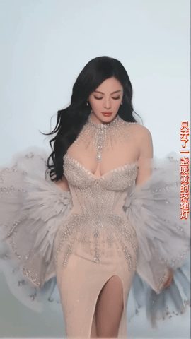 【AI脱衣】张雨绮颁奖红毯结束后 爬上导演的床 主动勾引导演为他服务 配图2