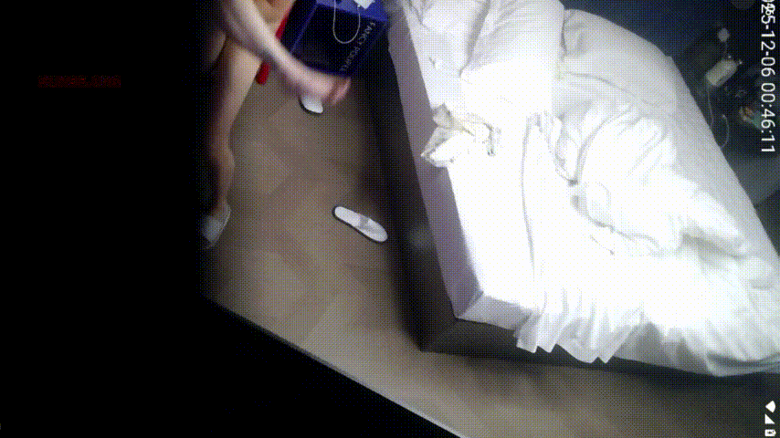 天眼1号房12-7：丸子头白肤美少妇太骚浪！男人直接狂舔逼，床上猛操不够转桌子上 配图4