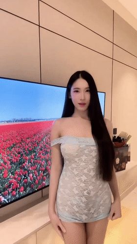 大屌萌妹TS小媚，20CM超大肉棒打在你脸上爽歪歪，后入操的人欲仙欲死 配图3