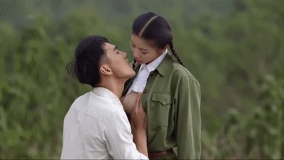 【AI脱衣】魔改电视剧《平凡的世界》西北锤王的娇妻（吕一），与佟丽娅同台竞技狂飙 配图1
