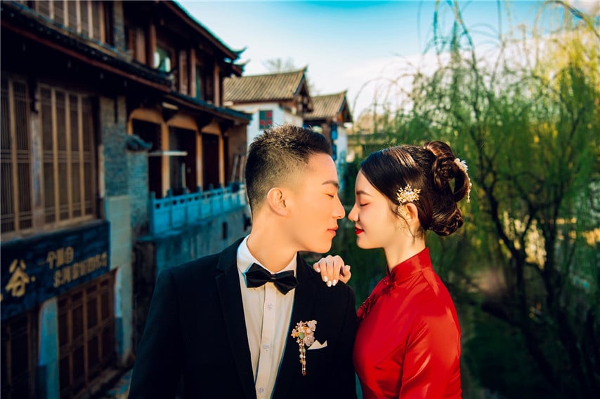 【云盘大泄密】新婚小夫妻激情啪啪私密视讯全曝光2V 配图3