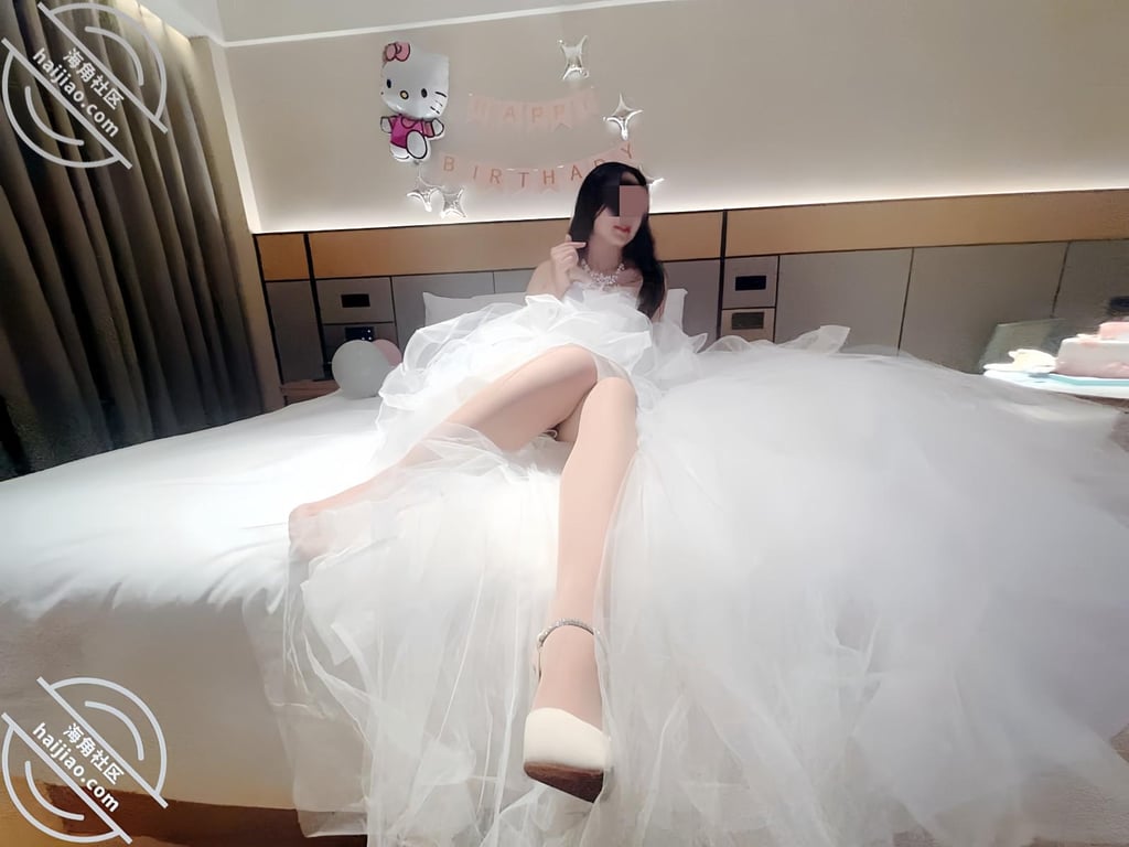【50分钟】生日当天姐姐穿上婚纱，酒后在“婚房”潮喷不断，吞下我全部精液 - 老宋论坛-老宋论坛