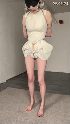 ✨✨✨【SM调教】【眼眸出品】第二十九部_客户定拍《股绳吊起+强制垫脚+郊狼电击》 - 老宋论坛-老宋论坛