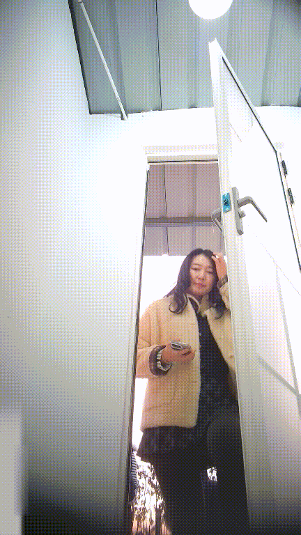 美女如云街边女公厕真实偷拍多位小姐姐方便，近景特写后位双洞清晰可见，同步露脸⑷ 配图7