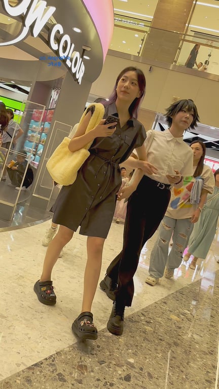 【KFC】甜美学生妹与闺蜜街头诱惑·长裙遮羞白色内前后CD·笑容甜到骨子里 配图4