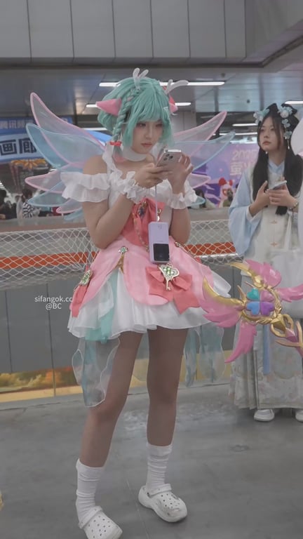 BC大神漫展尾随偷拍❤️瑶妹小姐姐超短裙竟然无打底..微透内正面黑森林-老宋论坛