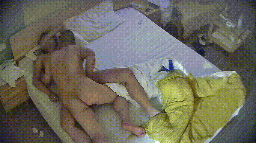 ⁸¹ 主题酒店 8-2 未婚小妹被渣男骗来开房 结果被无套内射 怕怀孕委曲得哭了 配图8
