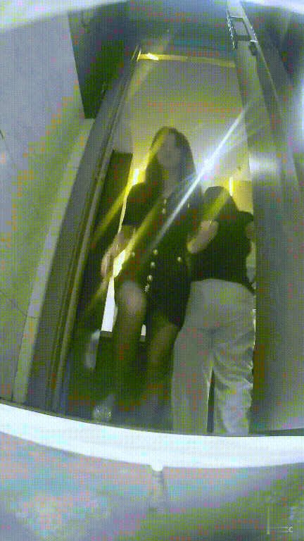 美女如云夜场女公厕后位真实偷拍络绎不绝小姐姐方便，同步露脸⑴ 配图13