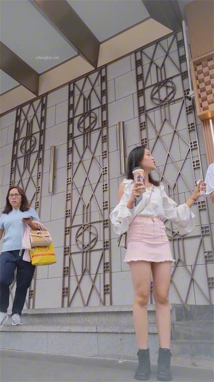 ❣️爆款推荐❣️【步行街抄底】极品骚少妇超短裙丁字裤走光，炎炎夏日给美臀透透气，玉足特写撩人至极，这骚劲儿龟男们直接享福！1V - 老宋论坛-老宋论坛