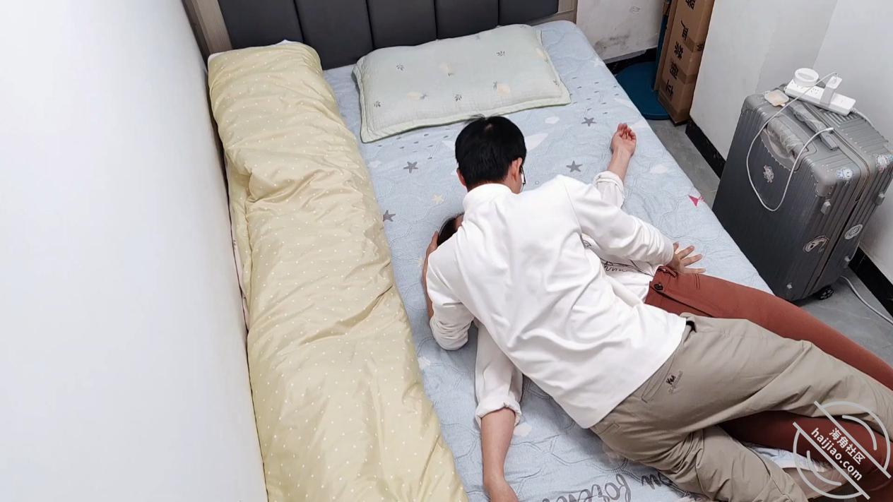 【原创视频34】洗脸老师一个月没被她老公艹了，大姨妈刚走就被我先操-老宋论坛