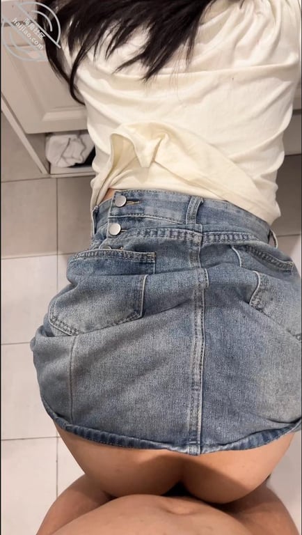 正义原创,在厕所里上厕所,牛仔包臀裙的小姨子是我的厕所!-老宋论坛