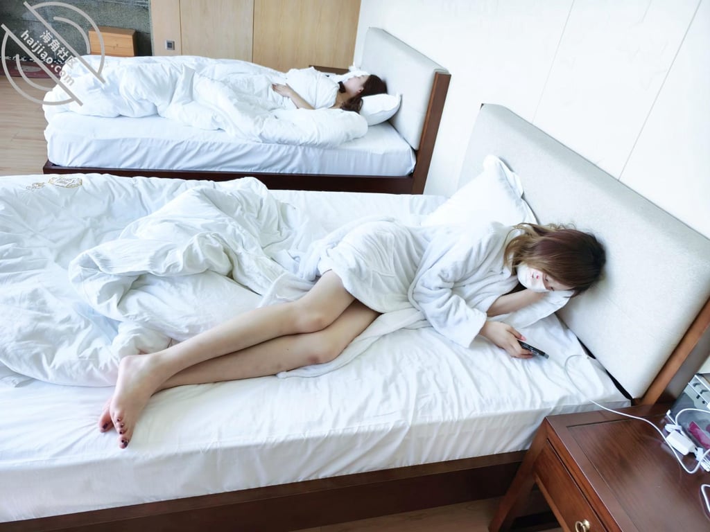 （83）原创视频 把老婆灌醉，在她旁边爆操传JK的闺蜜 - 老宋论坛-老宋论坛
