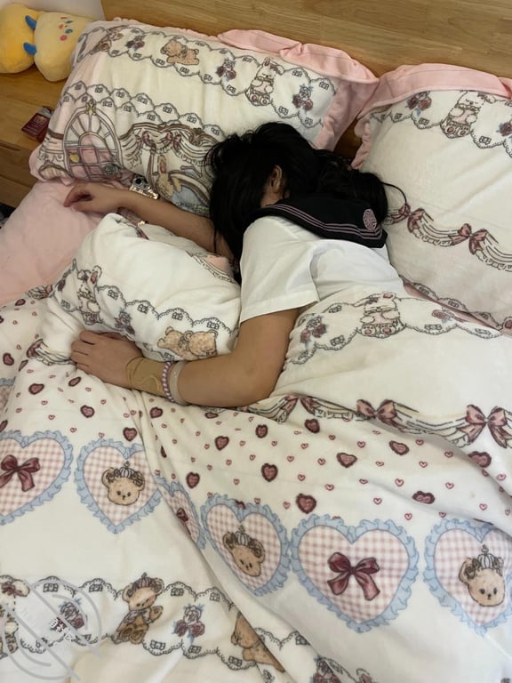 趁高二的女儿人睡着，偷偷爬上了女儿的床（只要评论必送10金币） - 老宋论坛-老宋论坛