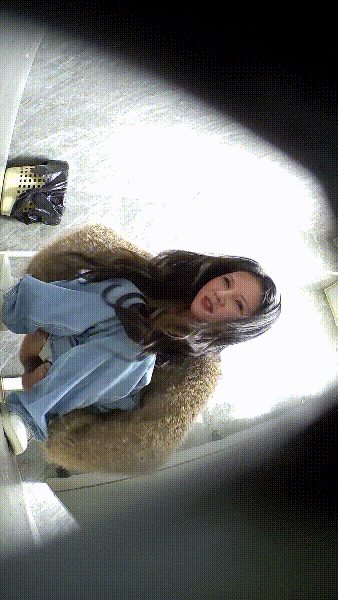 酒吧女厕全景偷拍多位美女各种极品小黑鲍 配图33