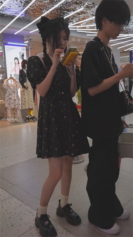 ❣️爆推❣️【商场捡漏】极品高颜嫩妹粉内内骚到爆，贴上小飞翼欲火焚身，龟男今晚彻底没戏1V激情-老宋论坛