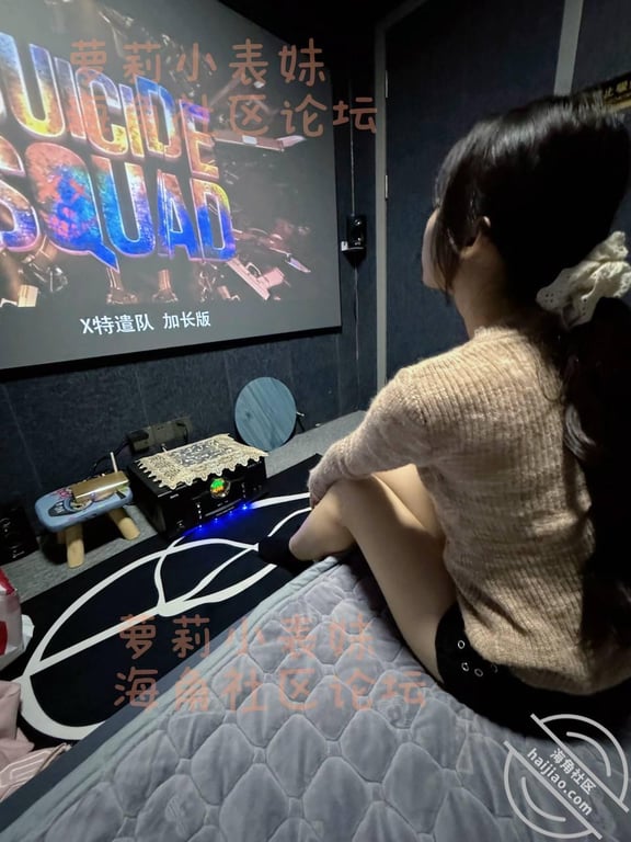 【原创视频43】私人影院对表妹闺蜜下手了，别说还挺配合，操到她直呼救命-老宋论坛