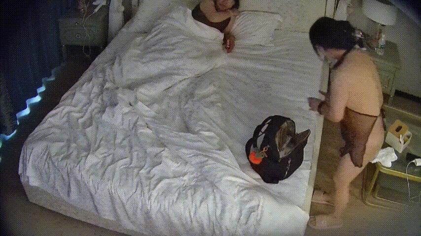 公寓酒店激情1-25：眼镜猛男一次点两个，丰腴姐妹花蕾丝情趣装下被双飞高潮迭起， 配图6