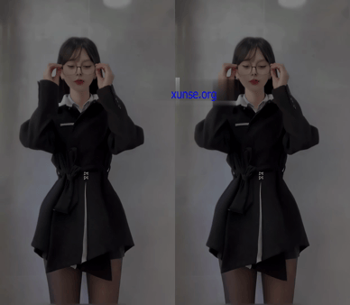 【AI脱衣】网红美女脱衣系列娜娜子~想知道我衣服里面是什么吗？愃氺 配图2