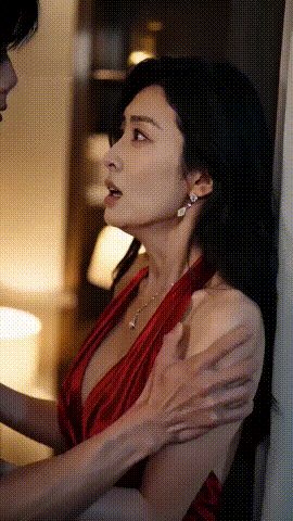 【AI短剧】《禁忌的喘息》第一季四集全 年轻漂亮继母被父亲冷落虐待 儿子趁擦拭伤 配图2