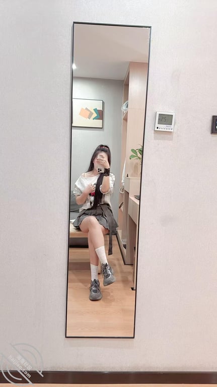 背着老公和情人去酒店甜蜜约会,做爱时自己拍自己感觉好羞耻啊! 配图3