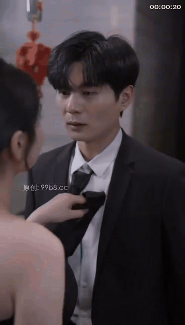 【AI短剧】《来按摩的富婆胸好大》EP1-8集，腹肌小帅哥硬怼熟女富婆少妇，吊钟 配图7