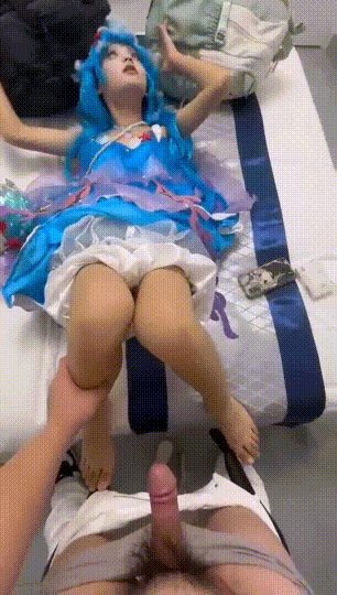 【惊爆泄密】富二代砸重金征服极品甜美朵莉亚，跪地深喉吞棒无套狂射满脸！-老宋论坛