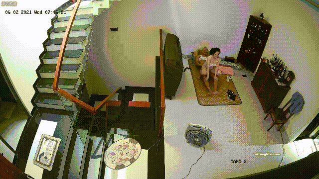 家庭摄像头破解真实偷拍，有钱秃驴打地铺连续玩肏白肤小媳妇，躺着干站着干，听话耐操 配图8