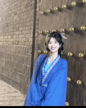⭐⭐【原档泄密】四川高颜值女大 可甜可御可装可骚  约到酒店上位直接猛顶 完美露 配图5