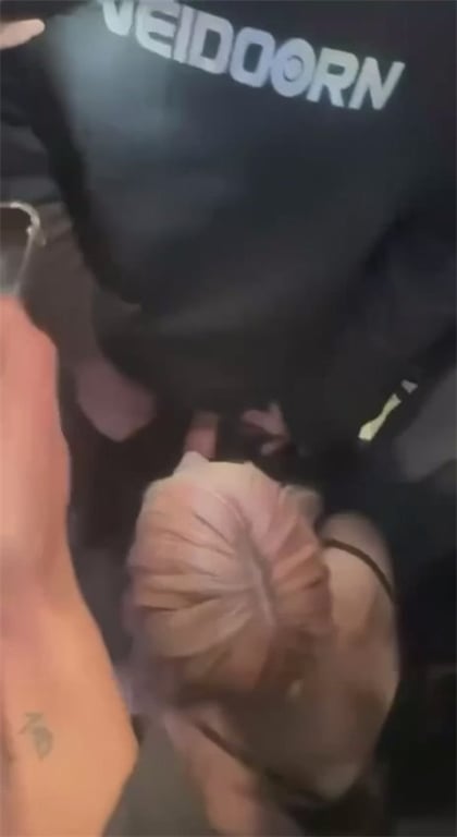 吃瓜3月15日长沙【解放西路】众人围观穿着暴露的荡妇当街口活，众目睽睽当场吹射， 配图26