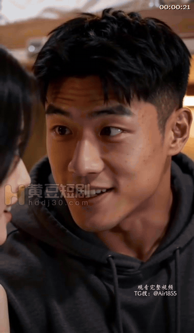 【AI短剧】《旅途失洁》EP1-5集，男友发挥失常，女友燥热难受无法得到满足，既 配图4