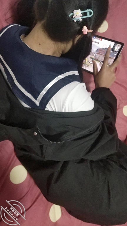 【19岁女儿】女儿说跟她男朋友做就是穿的这个白袜，让我兽欲大发，莫名刺激 - 老宋论坛-老宋论坛