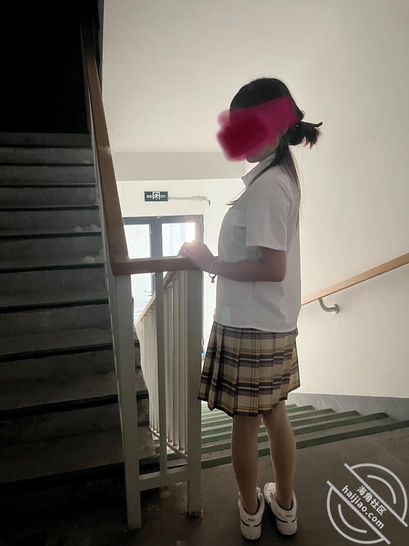精华户外（原创）刚考上大学的妹妹来到大城市和我同居...18学校内做爱 - 老宋论坛-老宋论坛