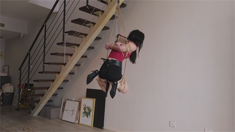 推荐变态绳艺摄影师【白城】剧情调教模特【小南】惩戒人妻系列，极限施虐，上吊，溺水 配图12