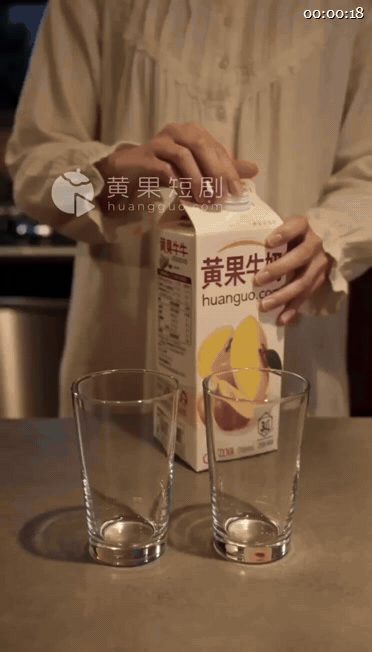 【AI短剧】《鬼父真人版》EP0-10集，继父白天是温柔慈父，夜里先占有傲娇爱莉 配图4