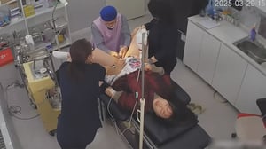 黑客入侵妇科手术室偷拍！麻醉少女痛哭流泪 vs 不麻醉美女微笑承受人流，超刺激画面曝光❤️-老宋论坛