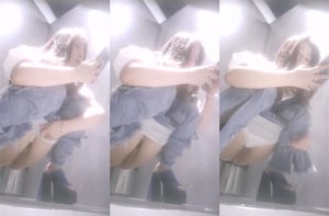 酒吧女厕全景偷拍牛仔裤美女❤️干净的一线无毛嫩鲍鱼-老宋论坛